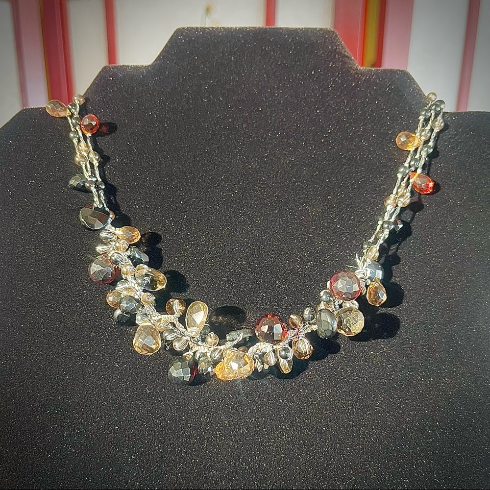 ☃️ Knotted Rhinestone Necklace - Picture 9 of 11